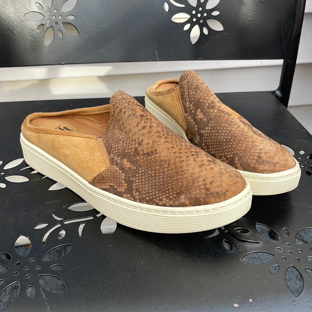 Söfft slide on shoes- brand new!